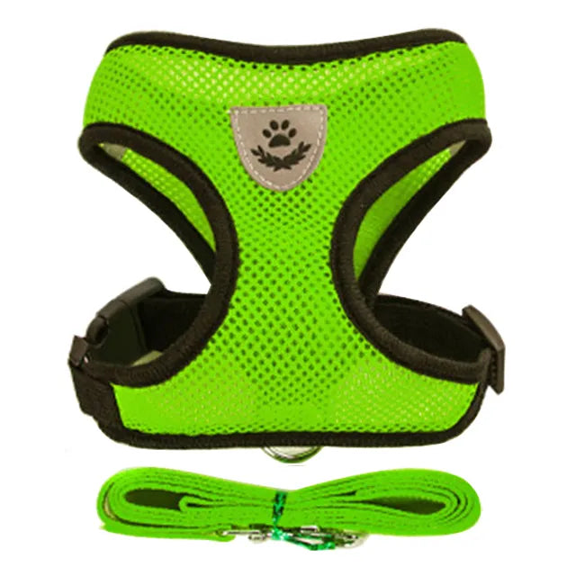 Premium Polyester Quick Release Pet Harness - Stylish Green Design. Stylish green pet harness made of premium polyester material with a quick-release feature for convenience, pet walking accessories for dogs and cats. 